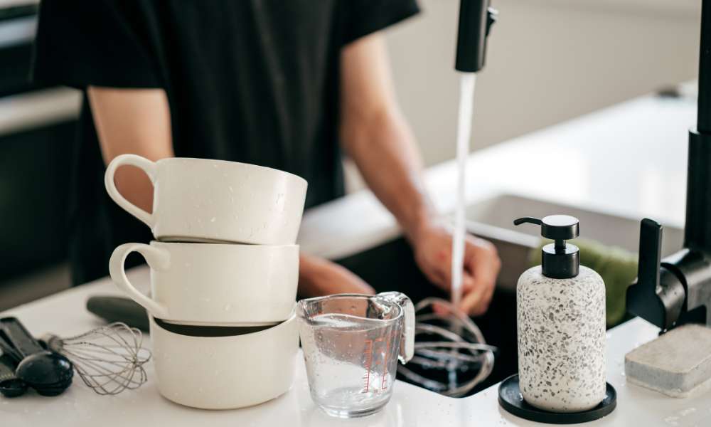 How to Clean Pyrex Glassware: Effective Tips and Tricks