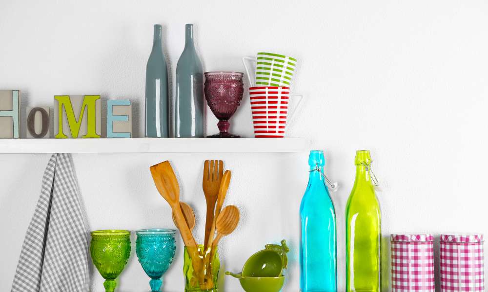 How to Display Glassware on Shelves